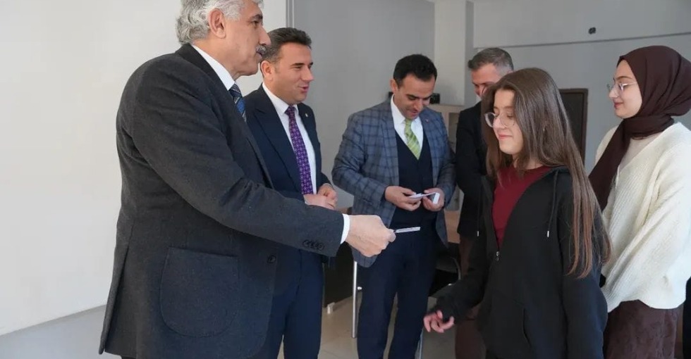 KAHTA BELEDİYESİNDEN EĞİTİME DESTEK 